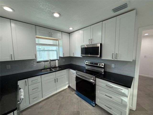 15573 BEDFORD CIRCLE E, Clearwater, FL 33764