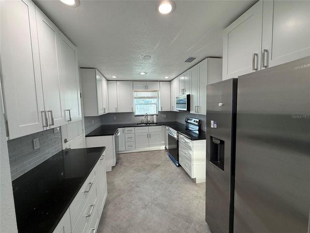 15573 BEDFORD CIRCLE E, Clearwater, FL 33764