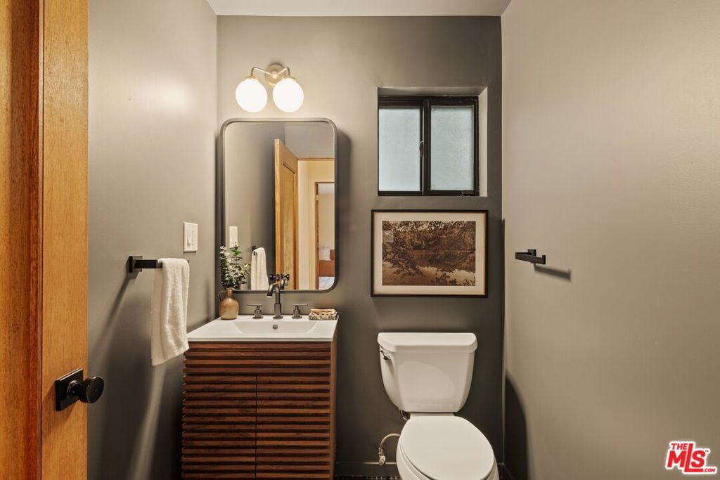 Image 20 of property listing at 937 Lucile Avenue, Los Angeles, CA 90026