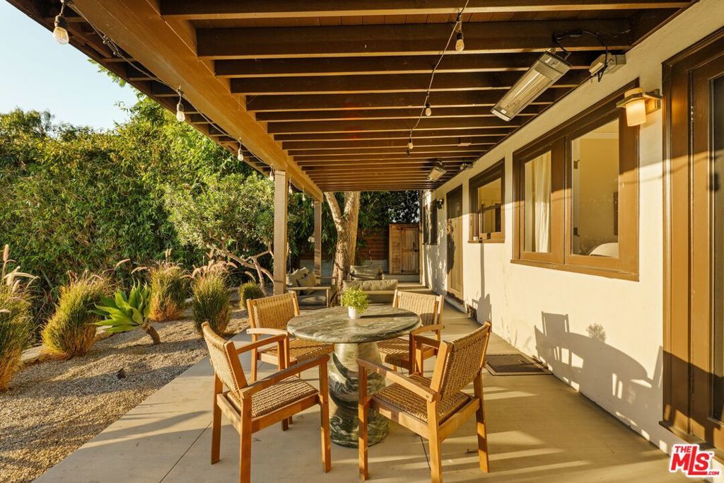 Image 26 of property listing at 937 Lucile Avenue, Los Angeles, CA 90026