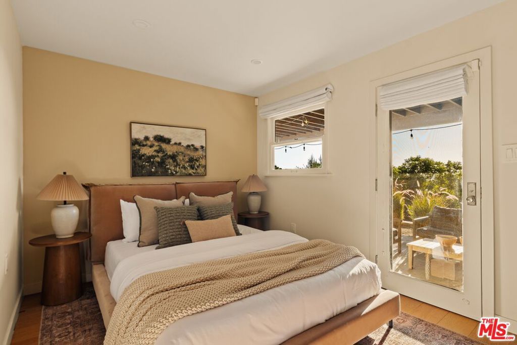 Image 27 of property listing at 937 Lucile Avenue, Los Angeles, CA 90026