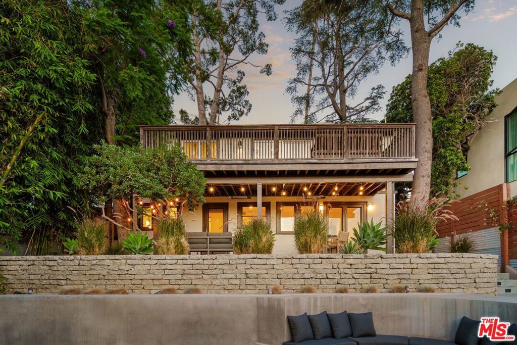 Image 30 of property listing at 937 Lucile Avenue, Los Angeles, CA 90026