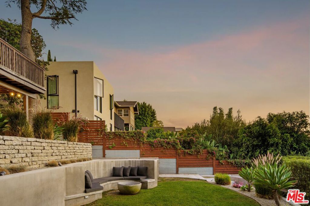 Image 32 of property listing at 937 Lucile Avenue, Los Angeles, CA 90026