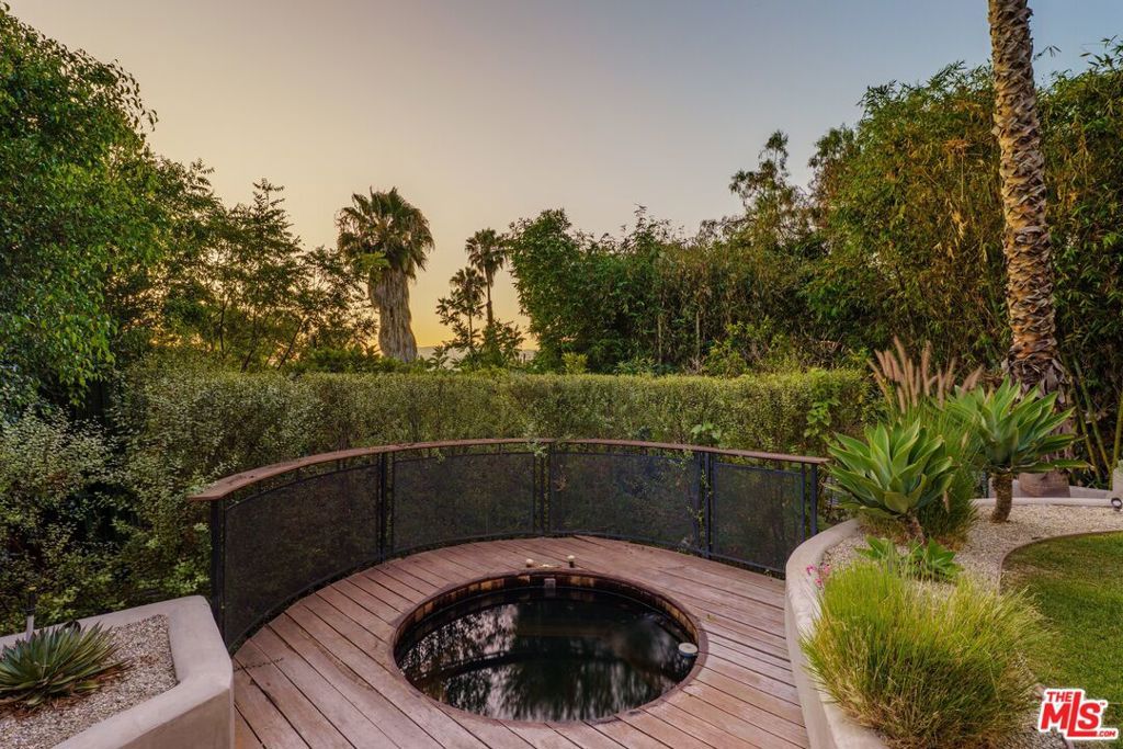 Image 34 of property listing at 937 Lucile Avenue, Los Angeles, CA 90026