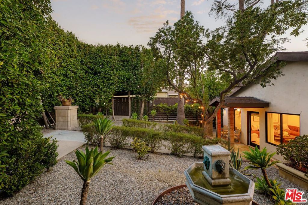 Image 37 of property listing at 937 Lucile Avenue, Los Angeles, CA 90026