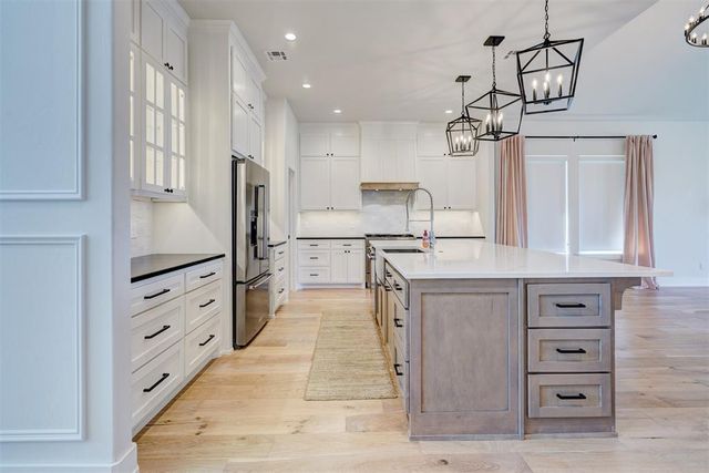 101 Pont Neuf Court, Edmond, OK 73034