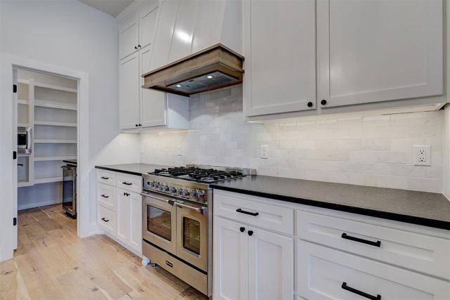 101 Pont Neuf Court, Edmond, OK 73034