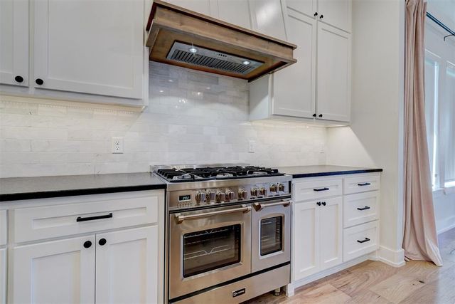 101 Pont Neuf Court, Edmond, OK 73034