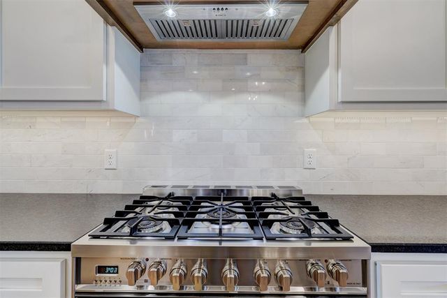 101 Pont Neuf Court, Edmond, OK 73034