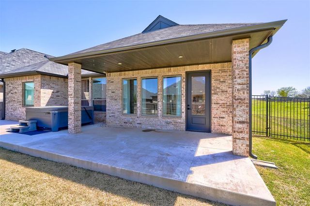 101 Pont Neuf Court, Edmond, OK 73034