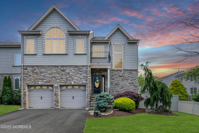 118 Pelican Court, Marlboro, NJ 07746