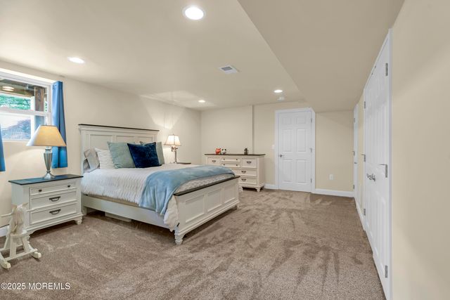 118 Pelican Court, Marlboro, NJ 07746