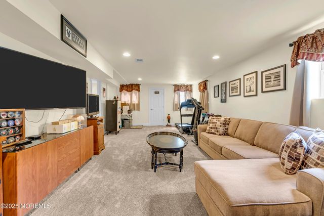 118 Pelican Court, Marlboro, NJ 07746