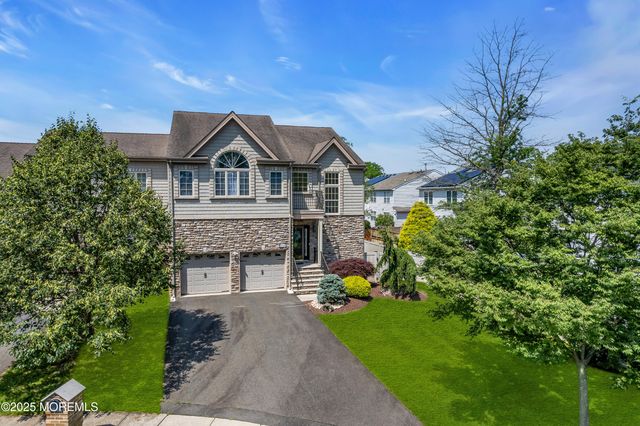 118 Pelican Court, Marlboro, NJ 07746