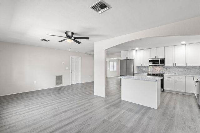 5546 5TH STREET S, St Petersburg, FL 33705