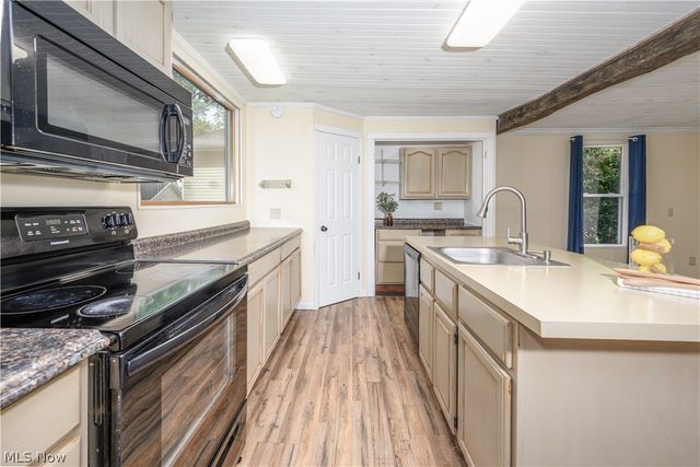 128 E Central Ave, Ravenna, OH 44266
