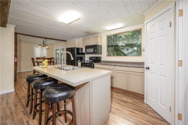 128 E Central Ave, Ravenna, OH 44266