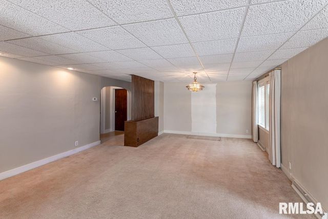 404 HIGHVIEW Road, East Peoria, IL 61611