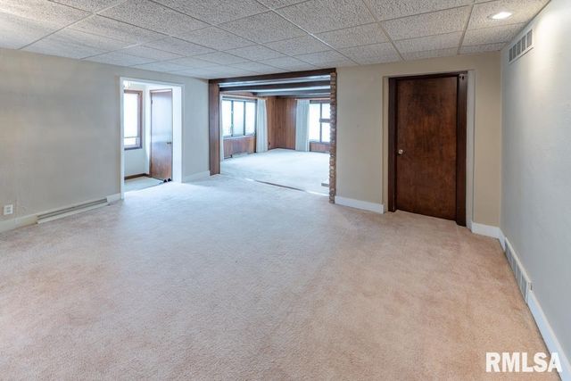 404 HIGHVIEW Road, East Peoria, IL 61611