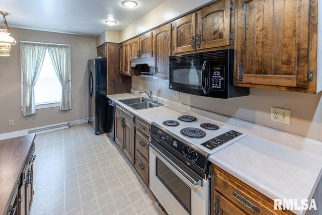 404 HIGHVIEW Road, East Peoria, IL 61611