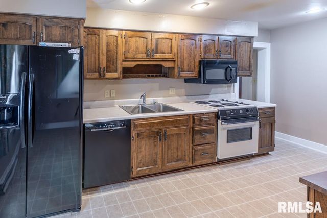 404 HIGHVIEW Road, East Peoria, IL 61611