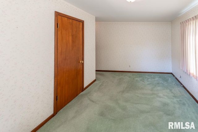 404 HIGHVIEW Road, East Peoria, IL 61611