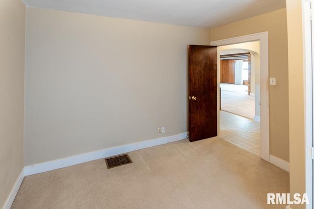 404 HIGHVIEW Road, East Peoria, IL 61611
