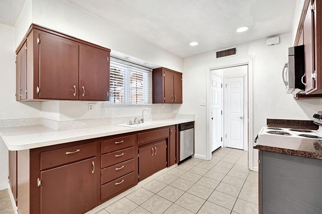 4656 N 5th Street, Fresno, CA 93726