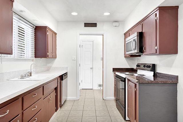 4656 N 5th Street, Fresno, CA 93726