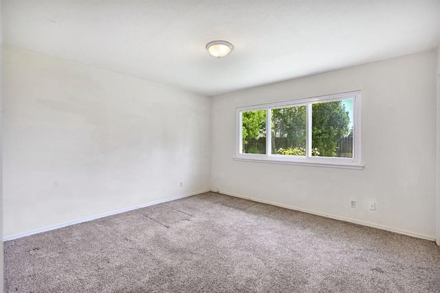 4656 N 5th Street, Fresno, CA 93726