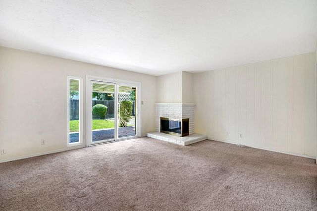 4656 N 5th Street, Fresno, CA 93726