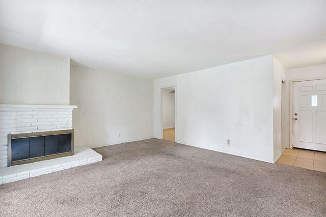 4656 N 5th Street, Fresno, CA 93726