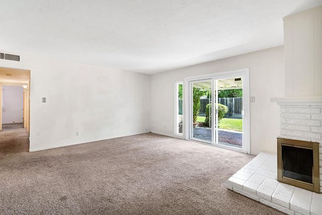 4656 N 5th Street, Fresno, CA 93726
