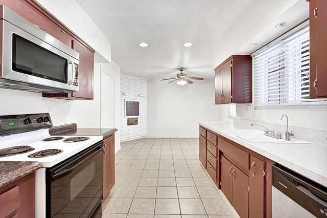 4656 N 5th Street, Fresno, CA 93726