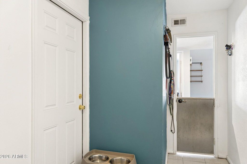 Image 18 of property listing at 4242 E SHEENA Drive, Phoenix, AZ 85032
