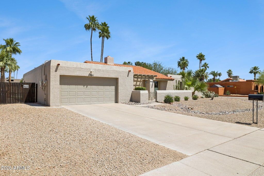 Image 22 of property listing at 4242 E SHEENA Drive, Phoenix, AZ 85032