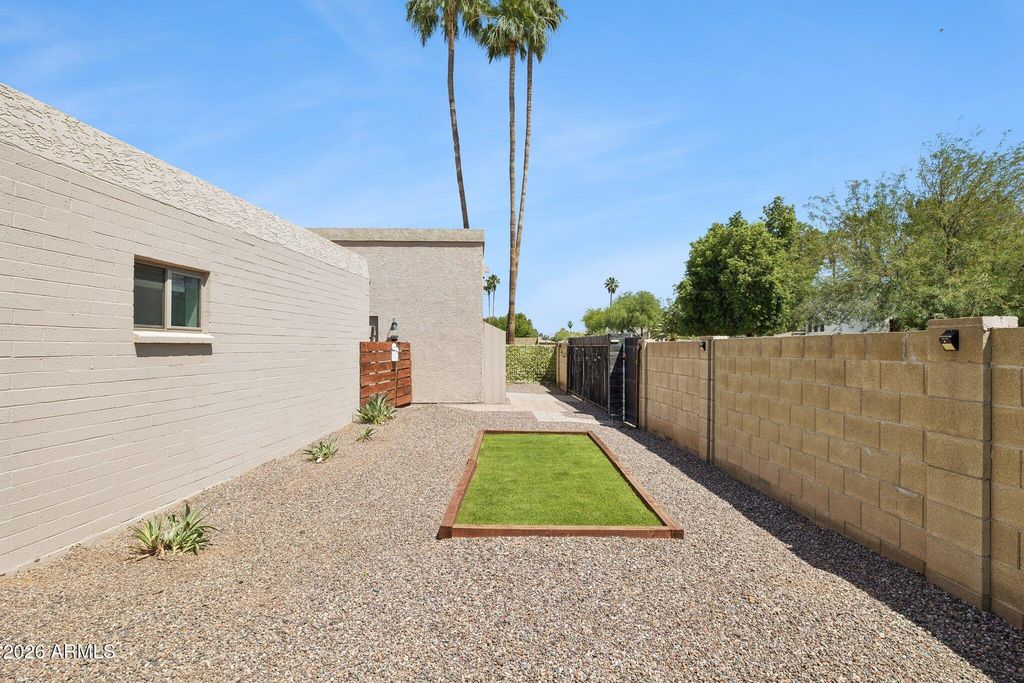 Image 26 of property listing at 4242 E SHEENA Drive, Phoenix, AZ 85032