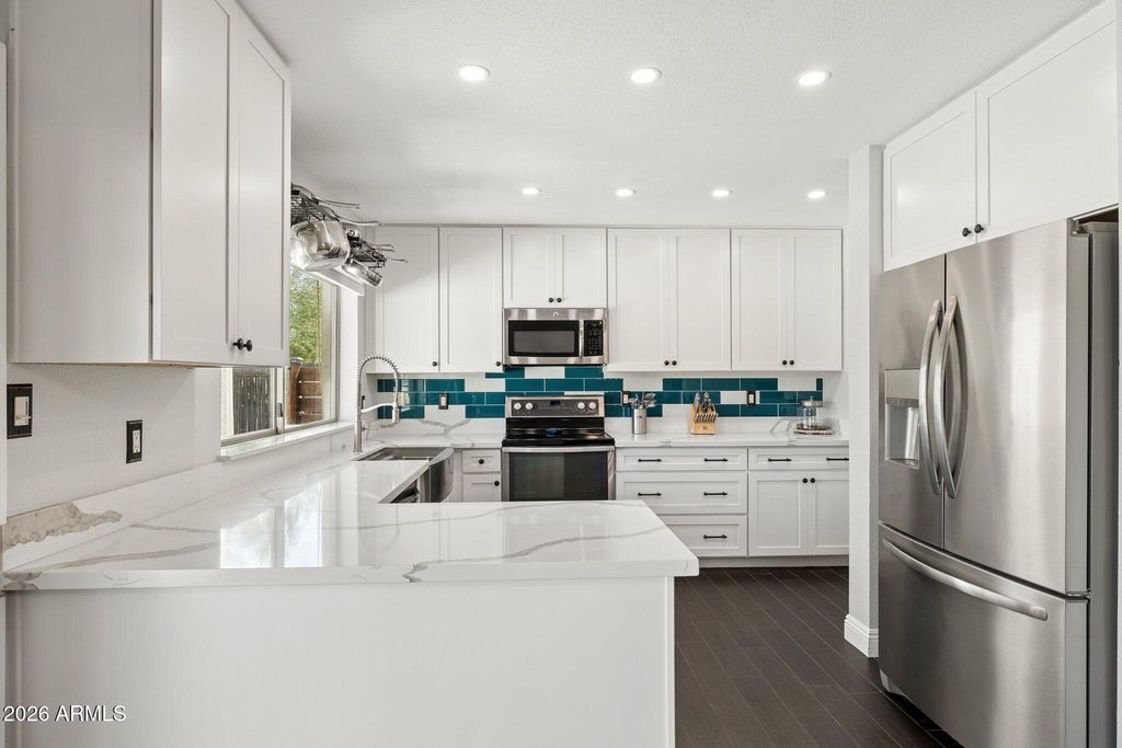 Image 3 of property listing at 4242 E SHEENA Drive, Phoenix, AZ 85032
