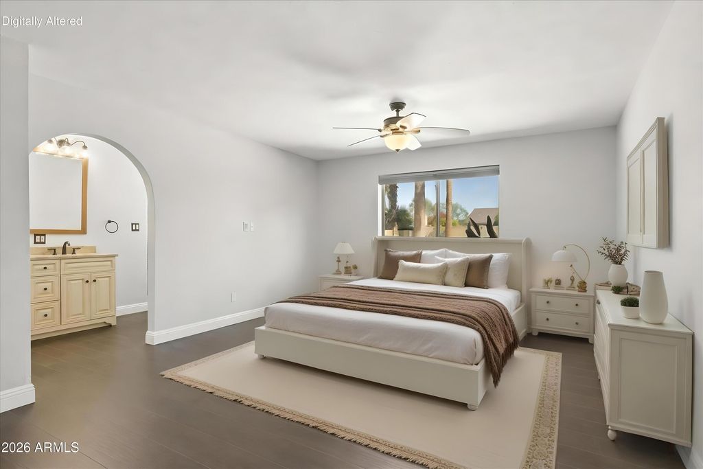 Image 9 of property listing at 4242 E SHEENA Drive, Phoenix, AZ 85032