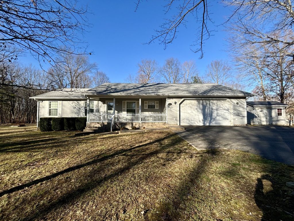 501 Bluff View Dr, Spencer, TN 38585