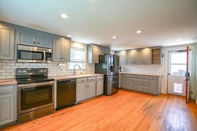 170 Hopedale St, Hopedale, MA 01747
