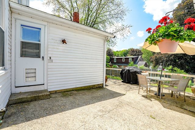 170 Hopedale St, Hopedale, MA 01747