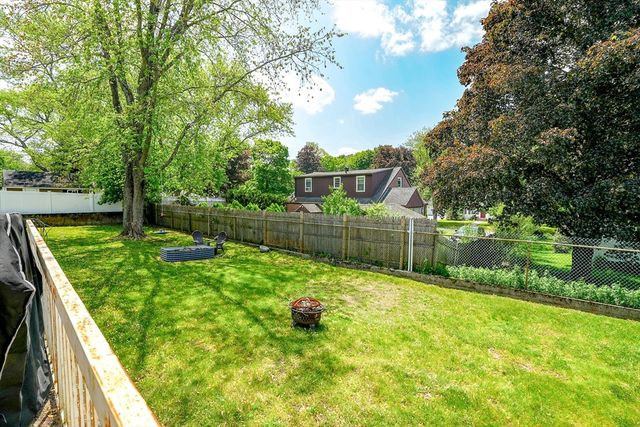 170 Hopedale St, Hopedale, MA 01747
