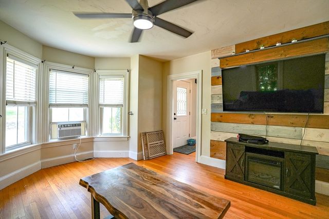 170 Hopedale St, Hopedale, MA 01747