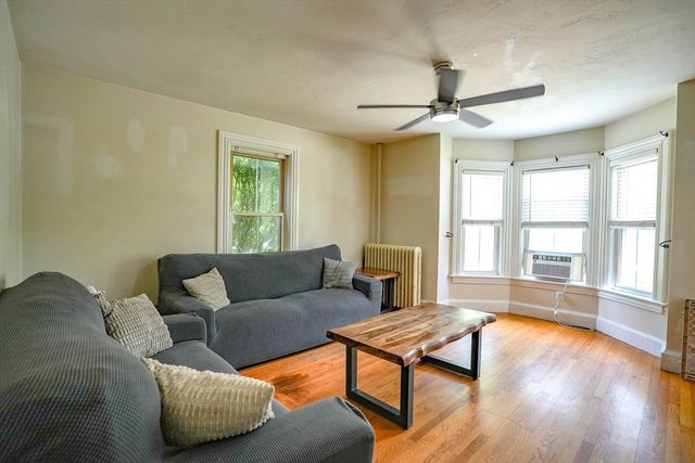 170 Hopedale St, Hopedale, MA 01747