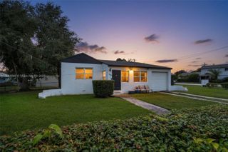 1090 NW 77th St, Miami, FL 33150