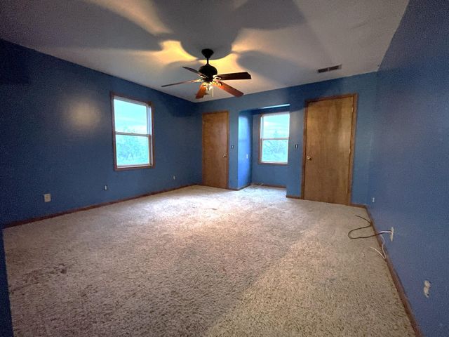 305 JEFFERSON ST, Macon, MO 63552