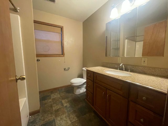 305 JEFFERSON ST, Macon, MO 63552