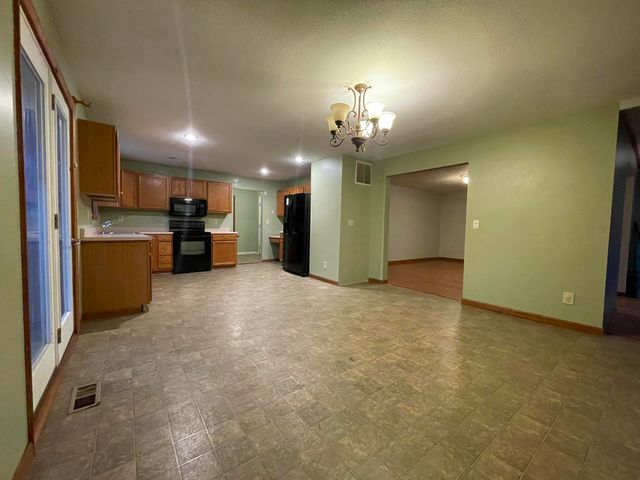 305 JEFFERSON ST, Macon, MO 63552