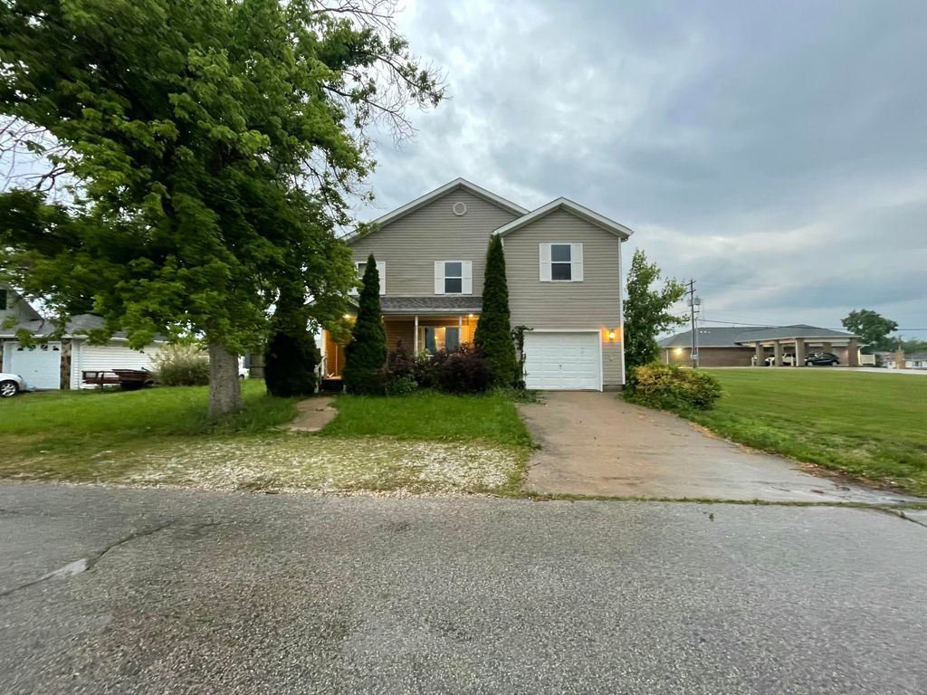 305 JEFFERSON ST, Macon, MO 63552